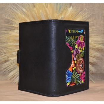 Portfel notatnik skórzany czarna z kwiatowym kolorowym haftem .